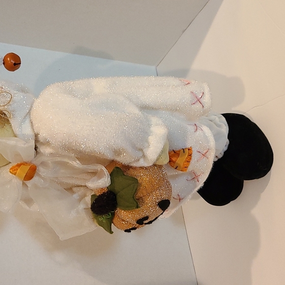 Adorable Halloween ghost decor Trick or Treat - Picture 5 of 6